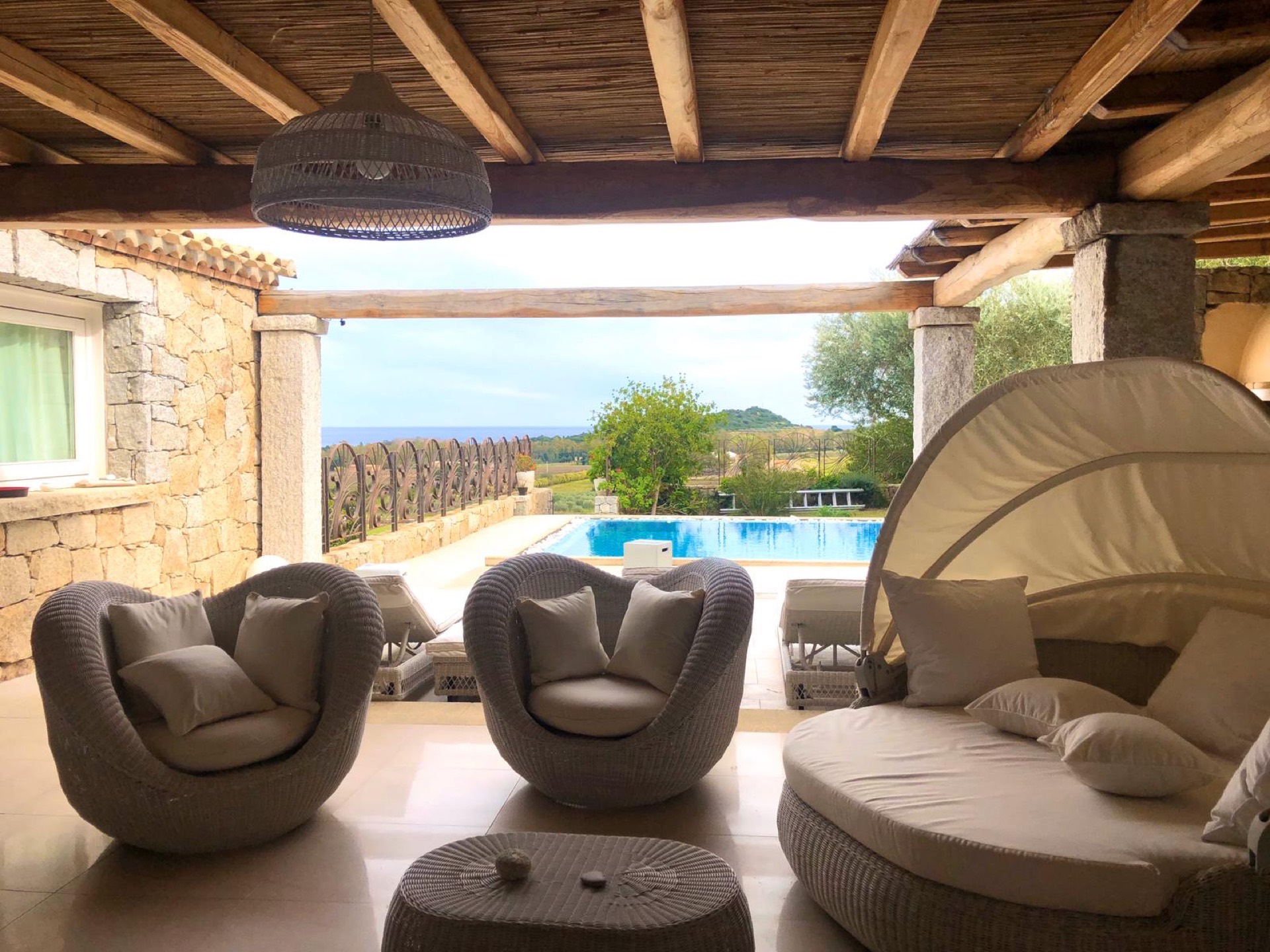 Terrazza con vista mare di una villa realizzata